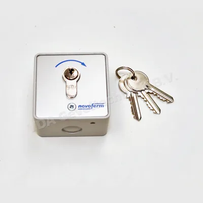 Novoferm Sleutelschakelaar uitwendig profiel cilinder met 3 sleutels voor rol / schuifdeuren / luiken , garagedeuren. Signal 412