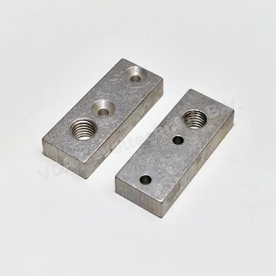 Bevestigings plaat t.b.v. aluminiumscharnier