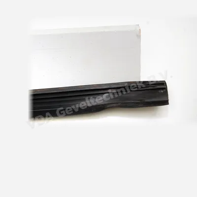 Stelplank t.b.v. montage kozijn met aanslag rubber L=3000mm afmeting dikte 15mm breedte 82mm