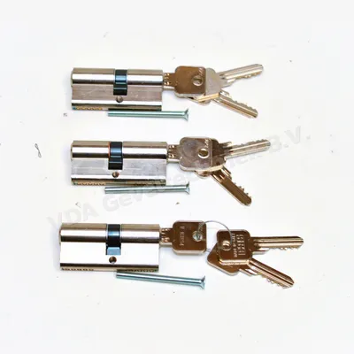 Gelijksluitende cilinders 3 stuks 30x35 incl. 9 sleutels
