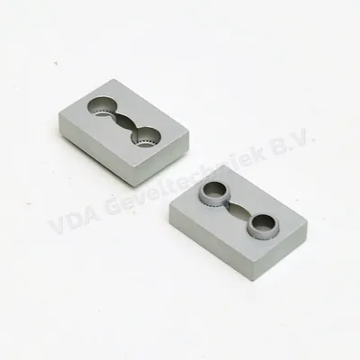 Fapim vulblok voor scharnier Loira 10mm dik Voor aluminium scharnieren. Opbouw. 6666S10 per stuk