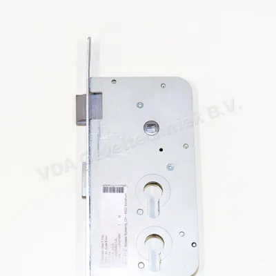 Glutz zwaar insteekslot voor 2 aparte sluitsystemen. De doornmaat is 60MM. De PZ/PC 60/108mm en de afmetingen van de voorplaat zijn 270x18mm. Een dubbele cilinder en draairichting Links. TYPE 1207.7.7/30 / 215820 / 12437469