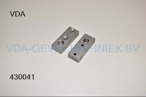 Bevestigings plaat t.b.v. aluminiumscharnier